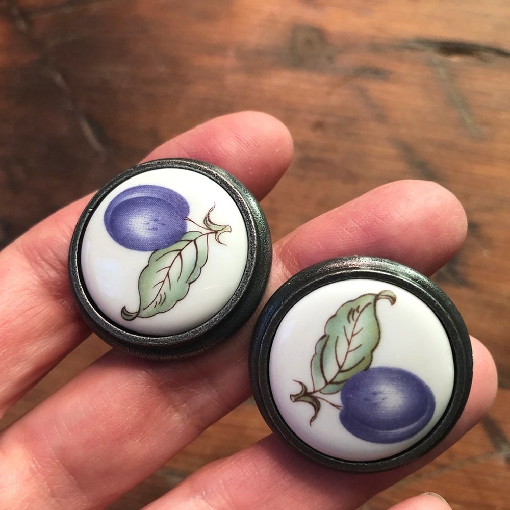 Simon's Hardware & Bath Handpainted Knobs NWT - Picture 2 of 2